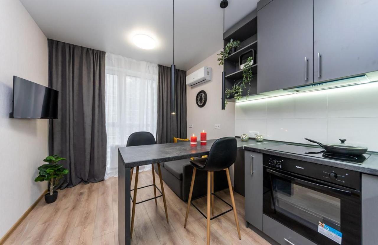 Шикарные Апартаменты, Ревудского 40В, 3 Мин Пешком М Харьковская Kyiv Exterior foto